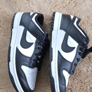Nike Black and White Women's Sneakers